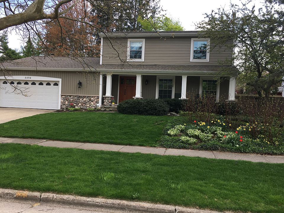 1st image of 2256 Elmwood Dr SE