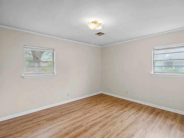 3932 Meredith Dr — Photo 12