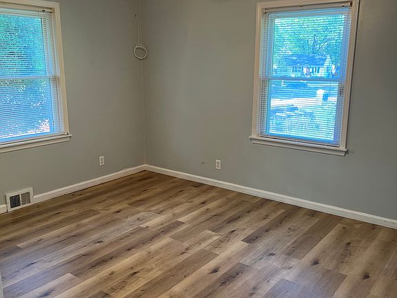 5th image of 317 Village Dr