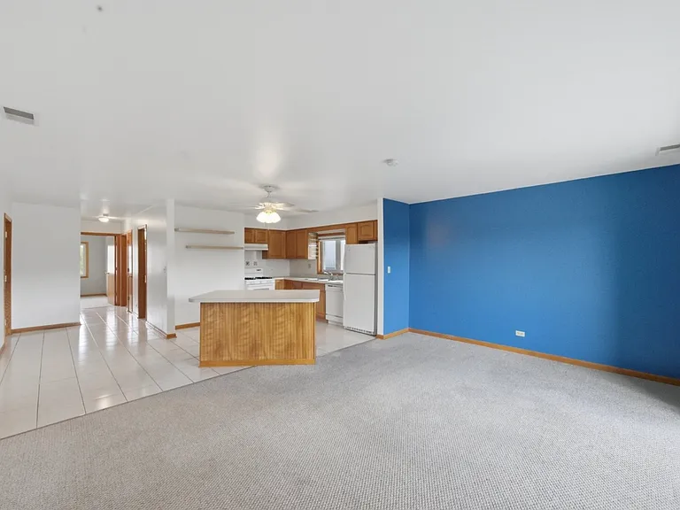 5940 W 87th St #301 — Photo 2