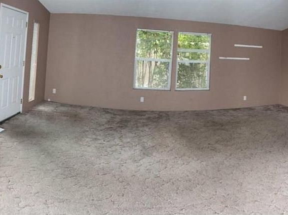 2nd image of 122 Vista Cir #122