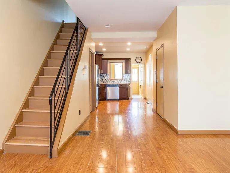 2545 Ellsworth St — Photo 4