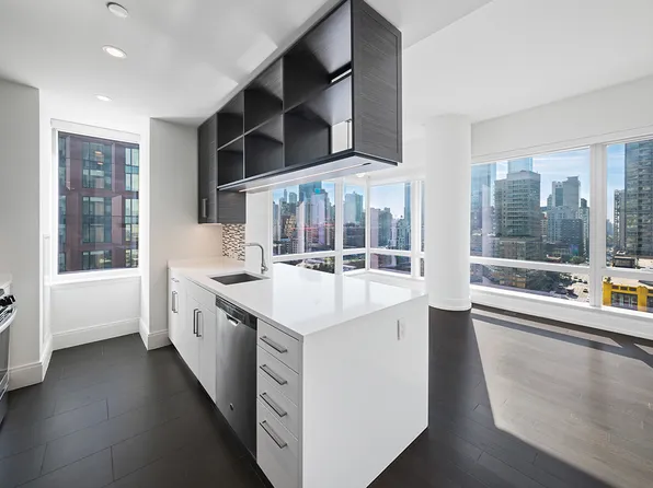 555 10th Avenue 32E image 1 of 18