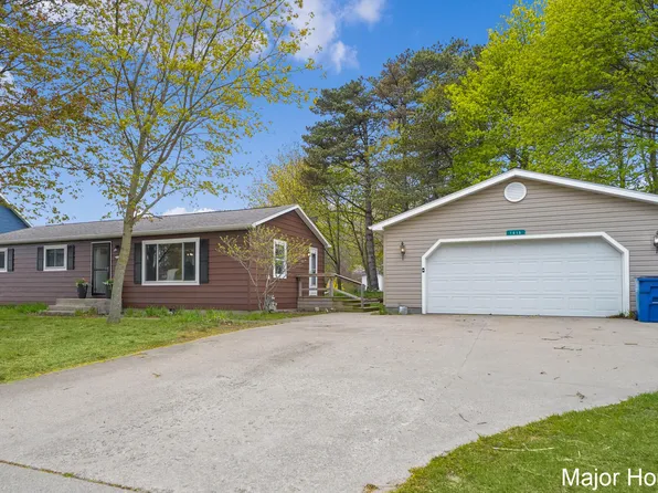 1015 Vogel St, Ludington, MI 49431