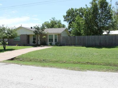 713 E Spring St, Henrietta, TX, 76365