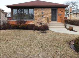 7006 W Dobson St, Niles, IL 60714