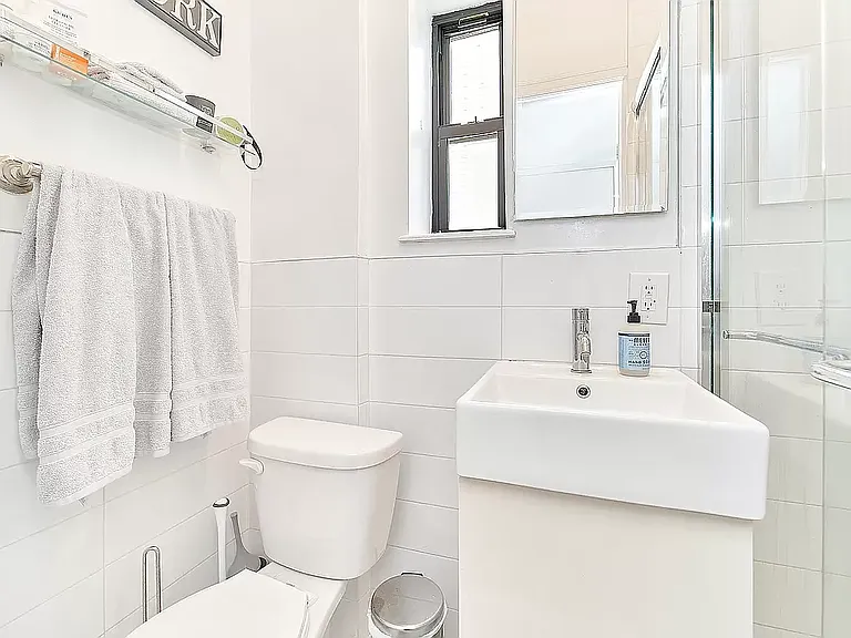 234 E 33rd St #2A — Photo 6