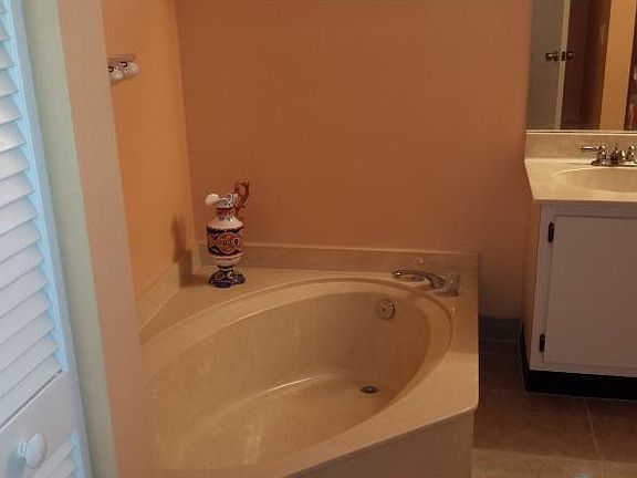 3rd image of 3431 W Inverrary Boulevard #3431