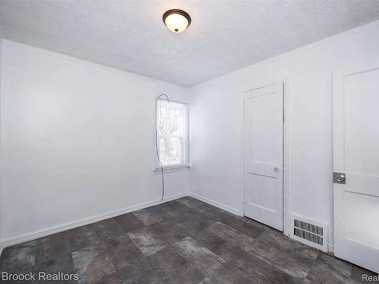 20059 Bloom St — Photo 13