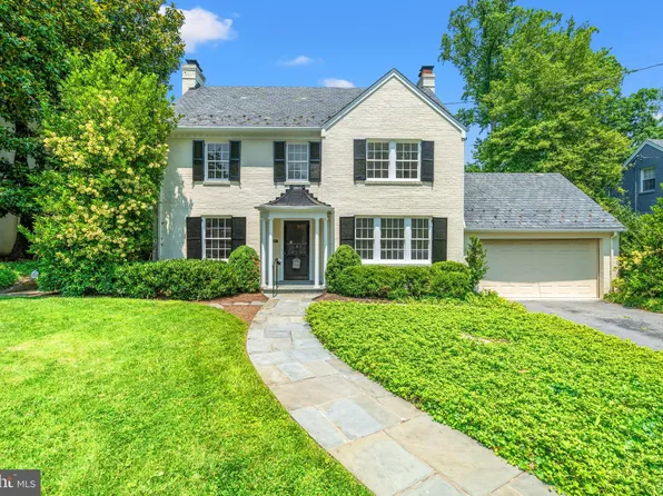 3211 Thornapple St, Chevy Chase, MD 20815