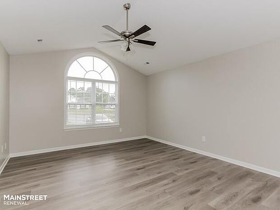 5th image of 806 White Oak Ln
