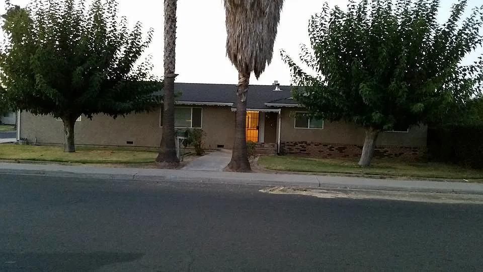 2801 Rosewood Ave photo 1