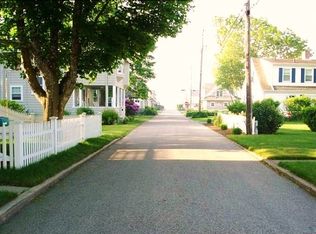 102 Grand Ave, Falmouth, MA 02540