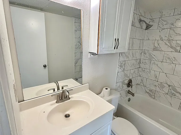 4322 Gillis St #204 — Photo 23