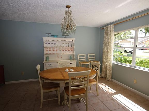 3rd image of 35 Harbor Lake Cir
