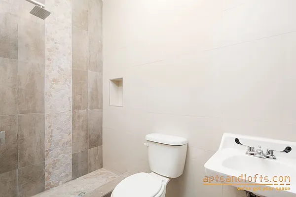 Rented by aptsandlofts.com | media 5