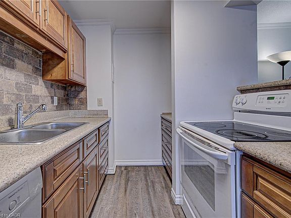 4th image of 793 Colborne St #202