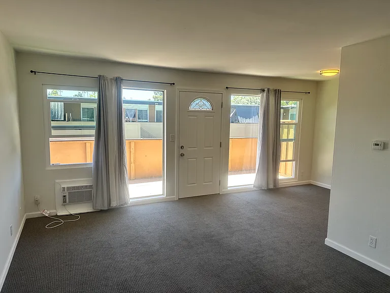 MADISON APARTMENT — Photo 3