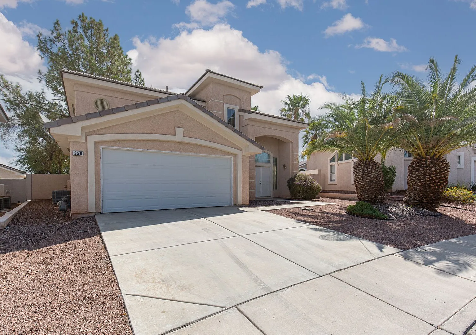 Green Valley Ranch House Move-In Ready — Photo 2