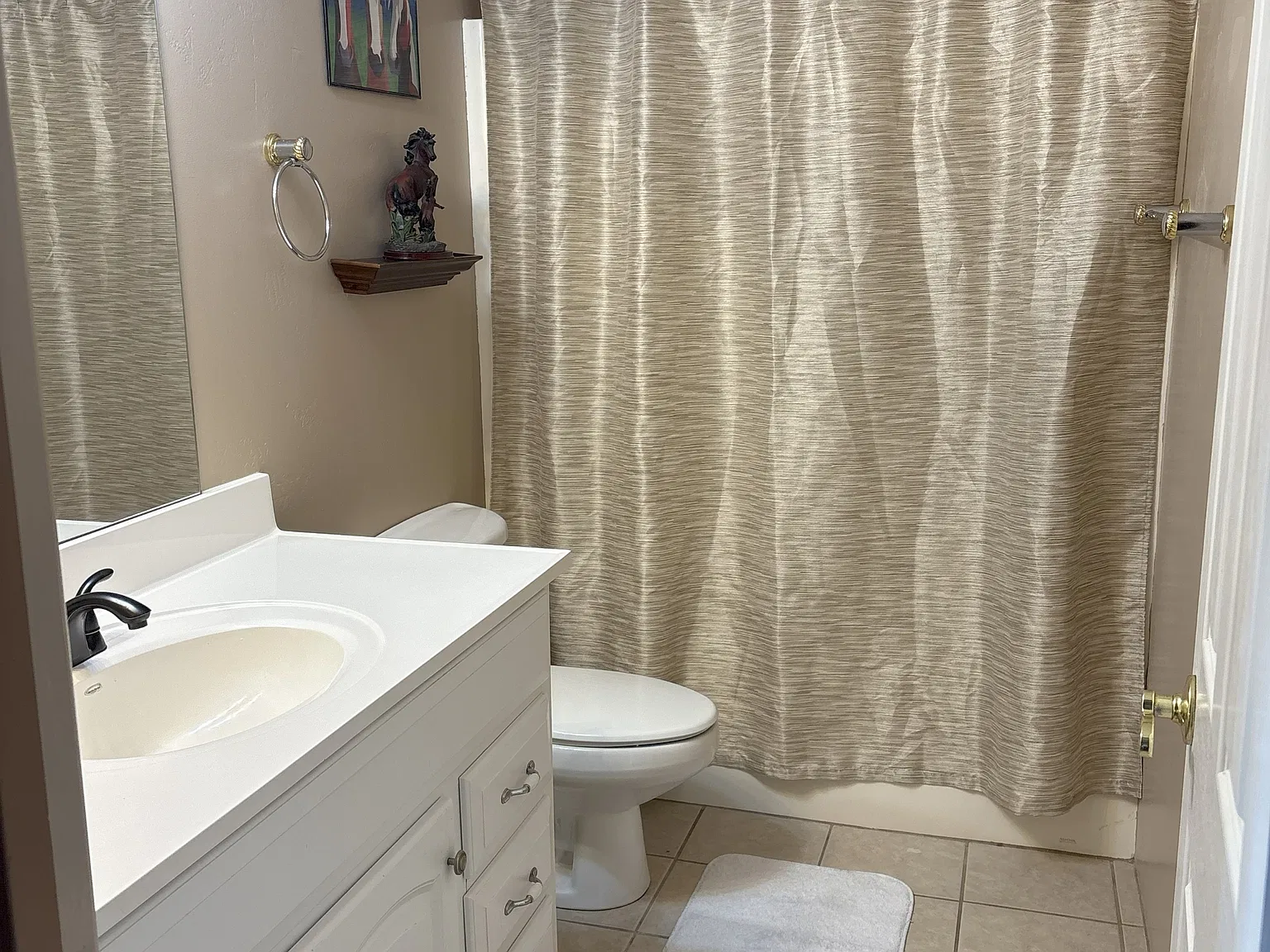 1290 W Cherokee Lane (Basement) - 1 — Photo 4