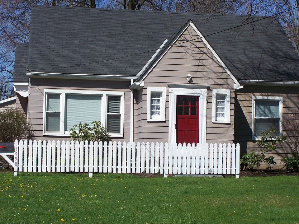 Beautiful Cape in the heart of Stow