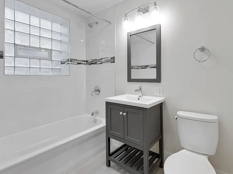 6041 S Saint Lawrence Ave #2N — Photo 2