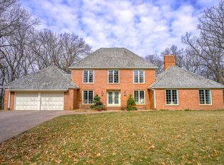 39 E Pleasant Lake Rd, North Oaks, MN 55127