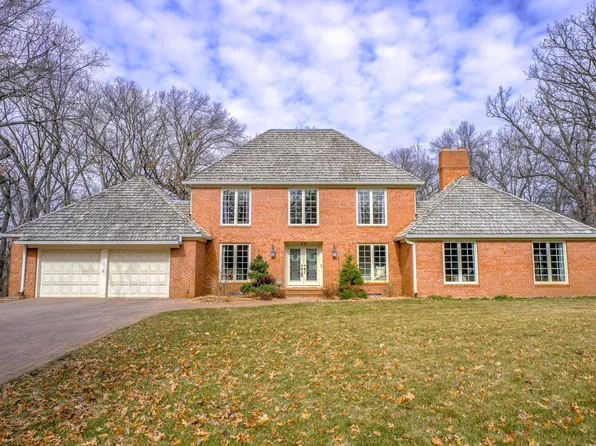 39 E Pleasant Lake Rd, North Oaks, MN 55127