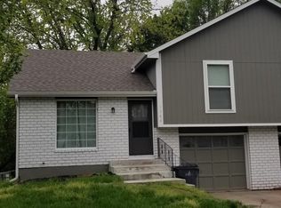 1948 E Lindenwood Cir, Olathe, KS 66062