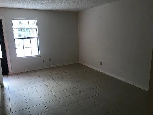 1376 N Oakland Ave #9 — Photo 6