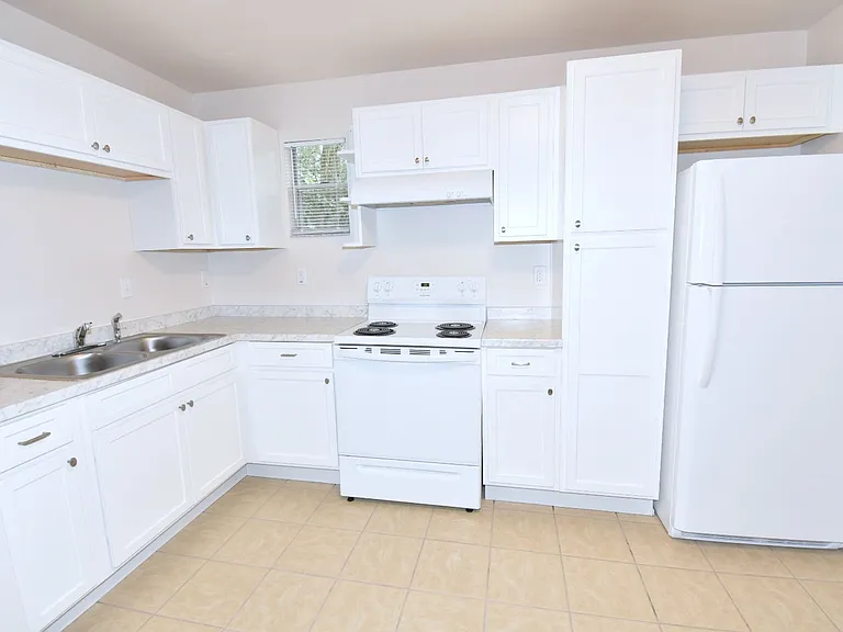 2035 NW 33rd Ave — Photo 1