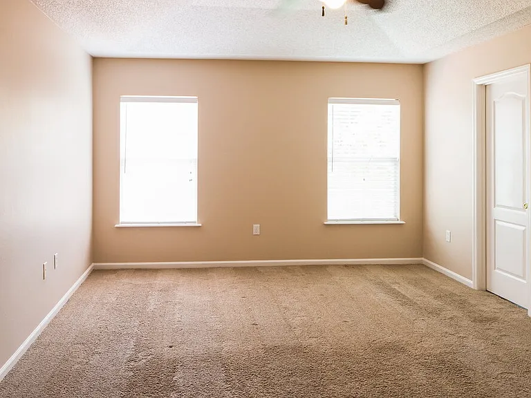 1417 Heather Ct — Photo 9