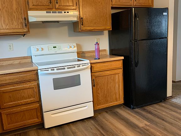 Kitchen (note: new refrigerator is white)
