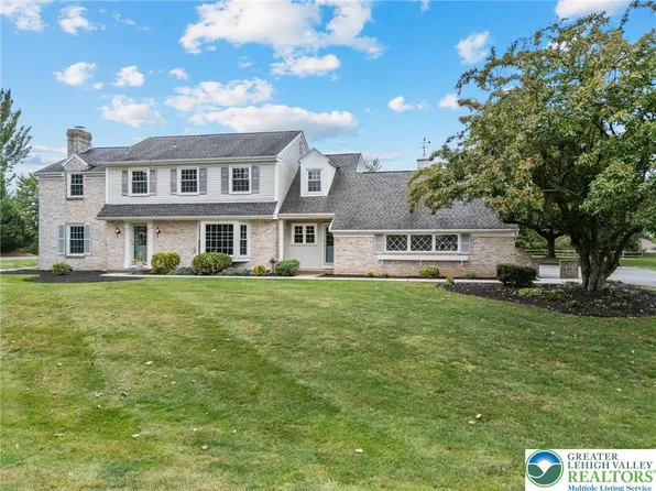 2518 Stanford Cir, Emmaus, PA 18049