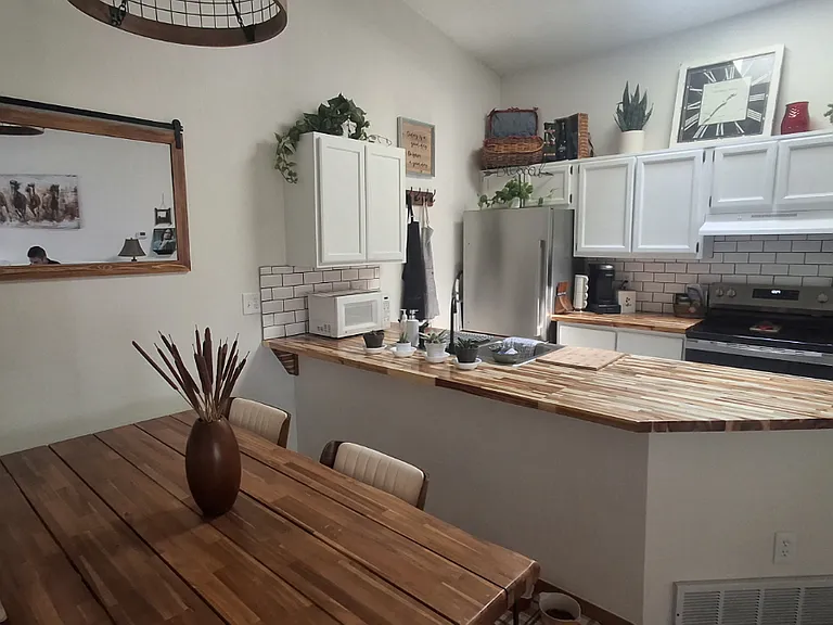 7430 Lomas Ct — Photo 8