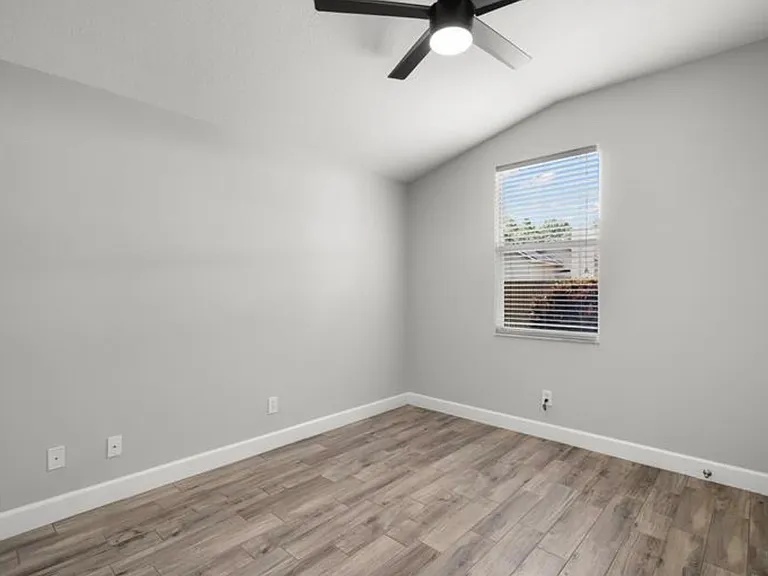 3827 Misty Landing Dr — Photo 19