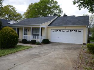 4 Sandy Point Ct, Simpsonville, SC 29680