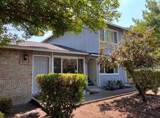 186 S Church St #C, Phoenix, OR 97535