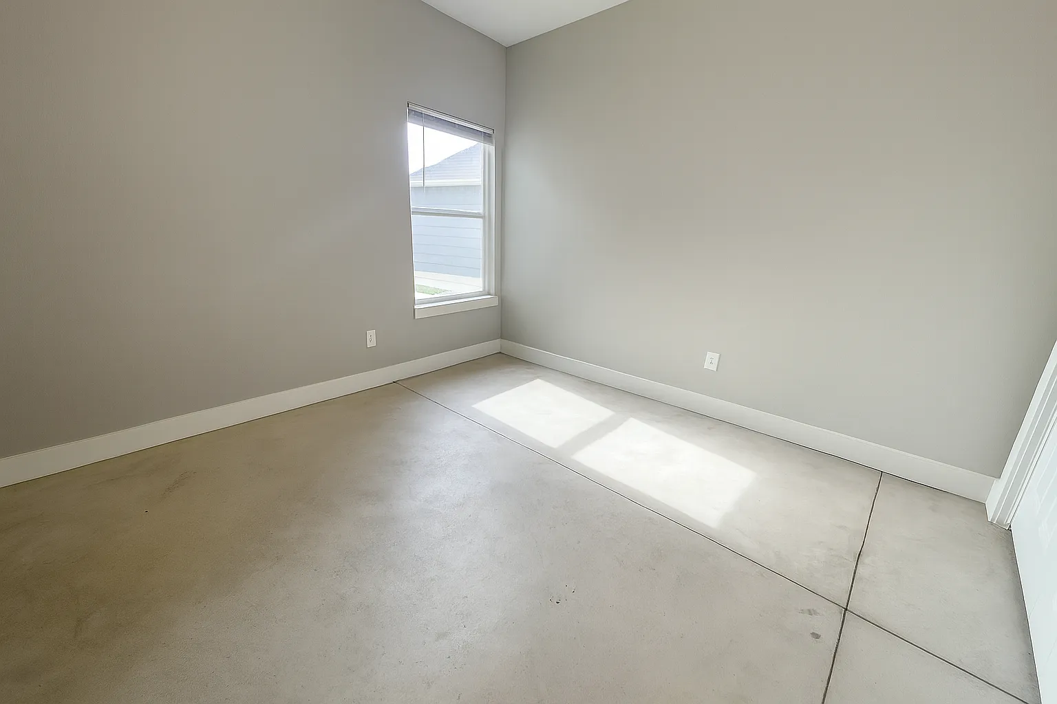 3 bed, 1180 sqft, $1,425 — Photo 2