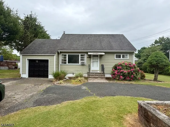 5 Mulberry Ln, Denville, NJ 07834