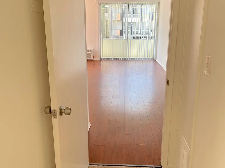 340 South St. Andrews Place — Photo 31
