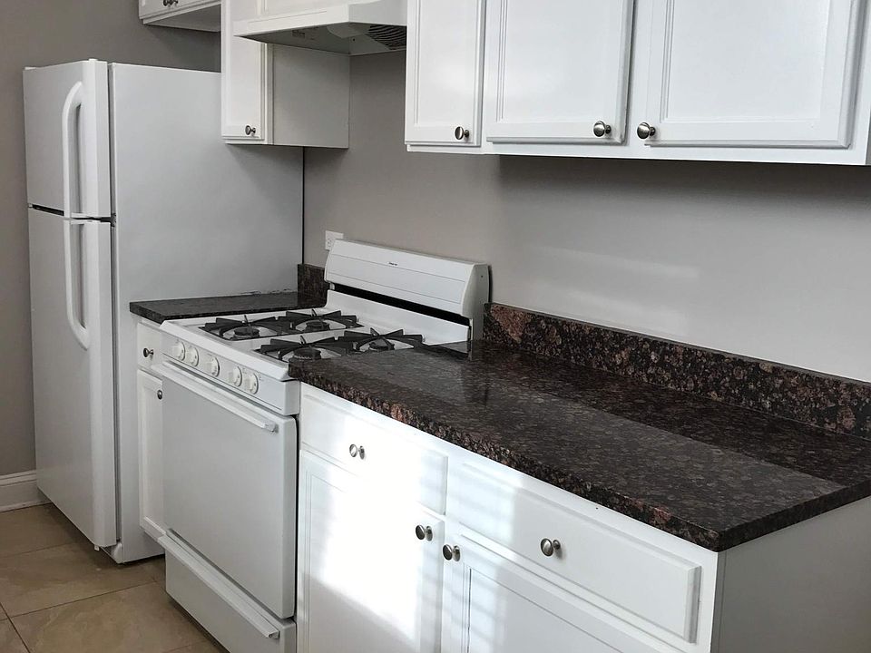 1st image of 3156 W Diversey Ave