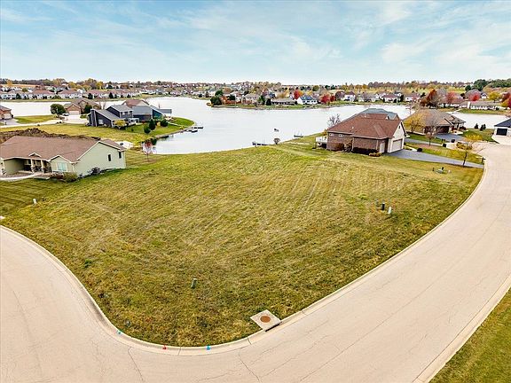 4th image of 4010 Lakeshore Dr