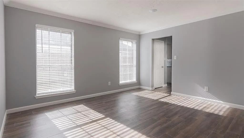 4 bed, 2.5 bath, 2650 sqft, $2,699 — Photo 3