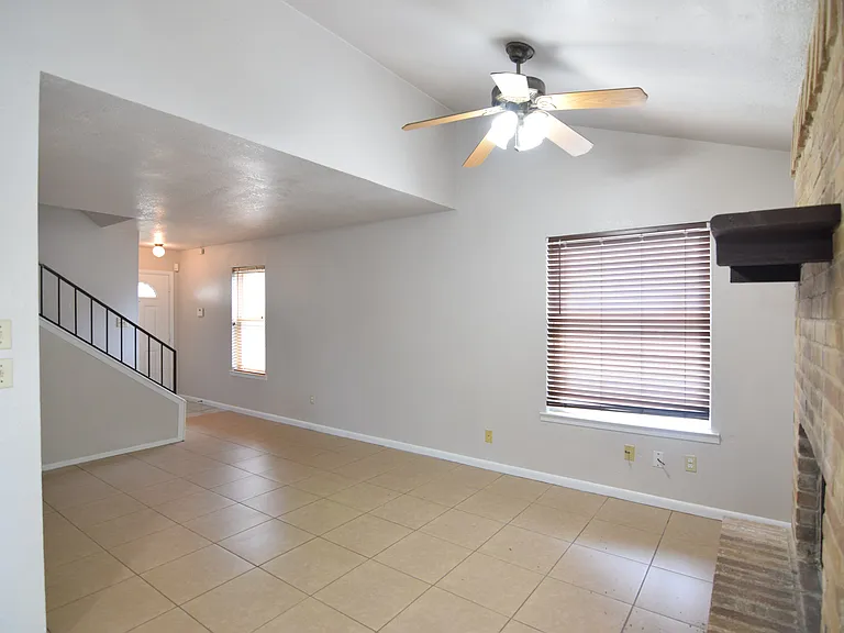 2403 Skylark Cir — Photo 7