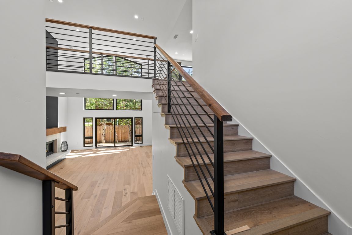 next background image