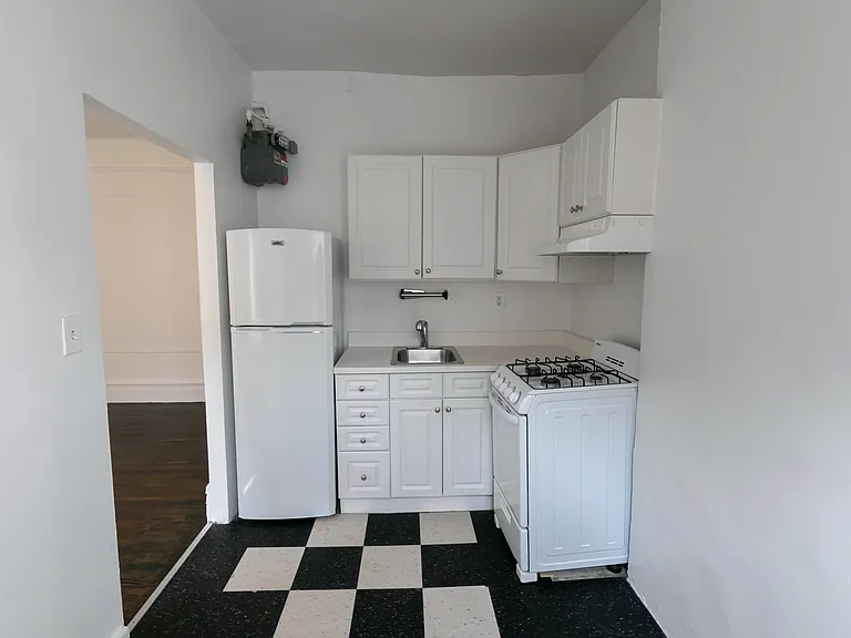 172 Spring St #10 — Photo 1