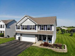 888 Prairie Lily Ln, Davis Junction, IL 61020