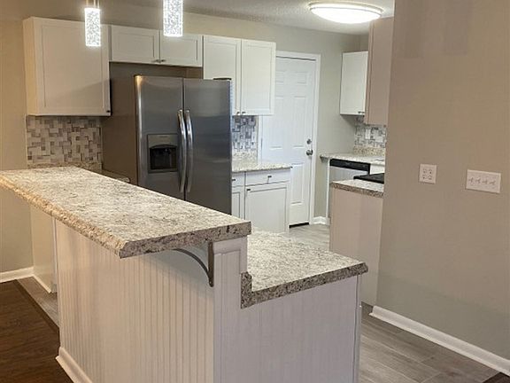 5th image of 740 Bahia Dr