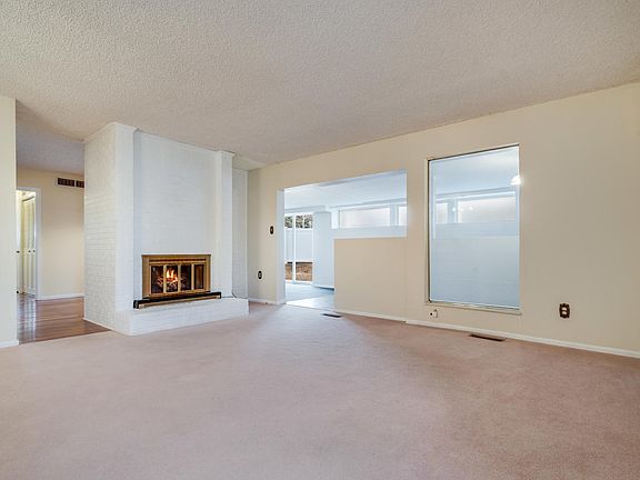 Living Room w/ Gas Fireplace
